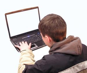 Czy należy nadzorować dzieci w internecie?