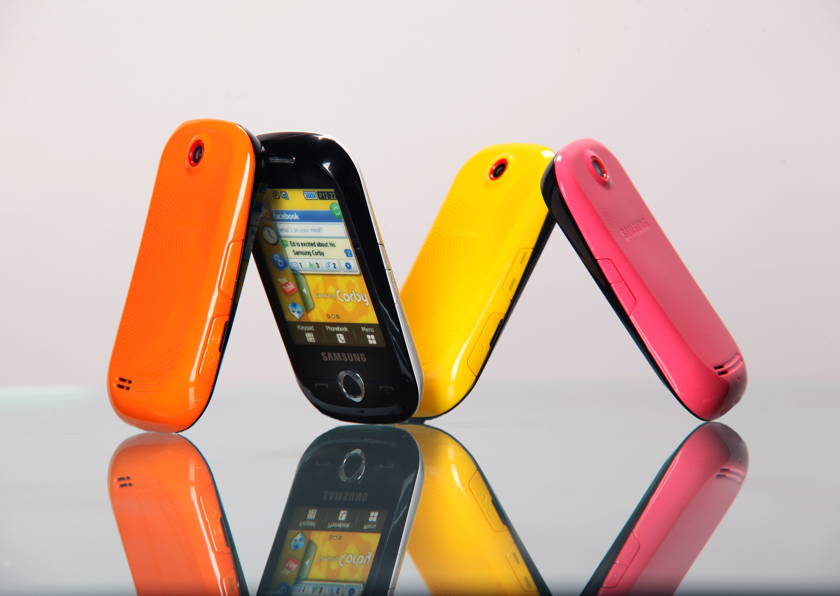Firma Samsung wprowadza na rynek nowy model dotykowego telefonu