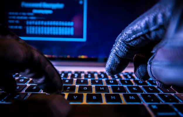 FBI kontra niebezpieczni hakerzy-złodzieje 