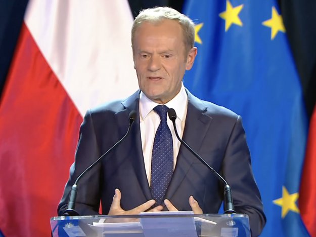 SI, czyli gruszki w polskim popiele