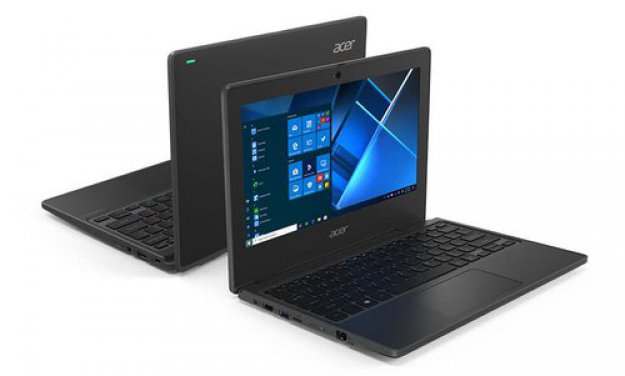 Acer z dwoma laptopami TravelMate