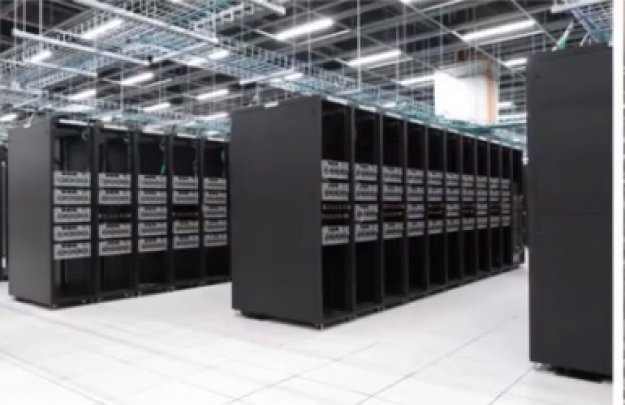 Tesla zaprezentowała własny superkomputer