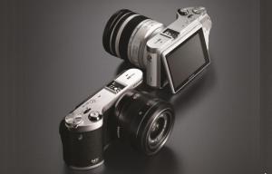 Samsung przedstawia aparat NX300 i obiektyw 2D/3D
