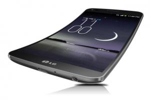 LG G Flex - zakrzywiony ekran i regeneracja obudowy