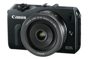EOS M - pierwszy bezlusterkowiec Canona