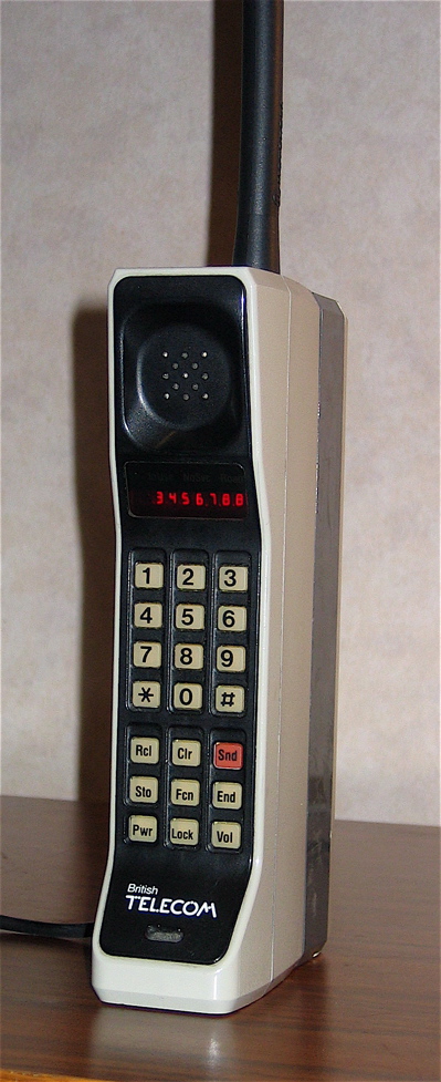 DynaTAC - pierwszy telefon komórkowy