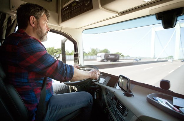 Trucker 6000 – profesjonalna nawigacja dla kierowców zawodowych