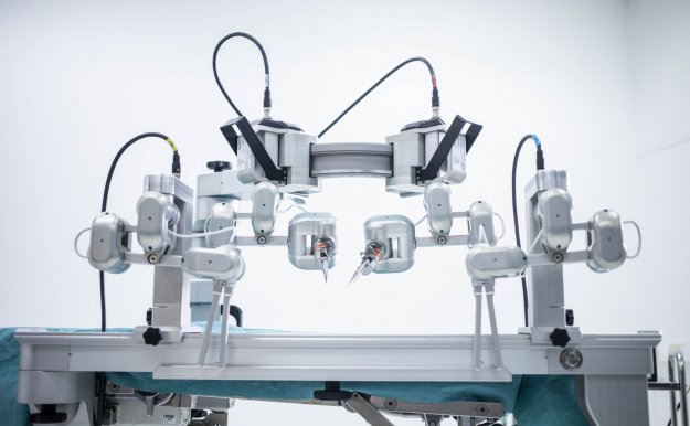 Naukowcy z Holandii przeprowadzili operację naczyń za pomocą robota