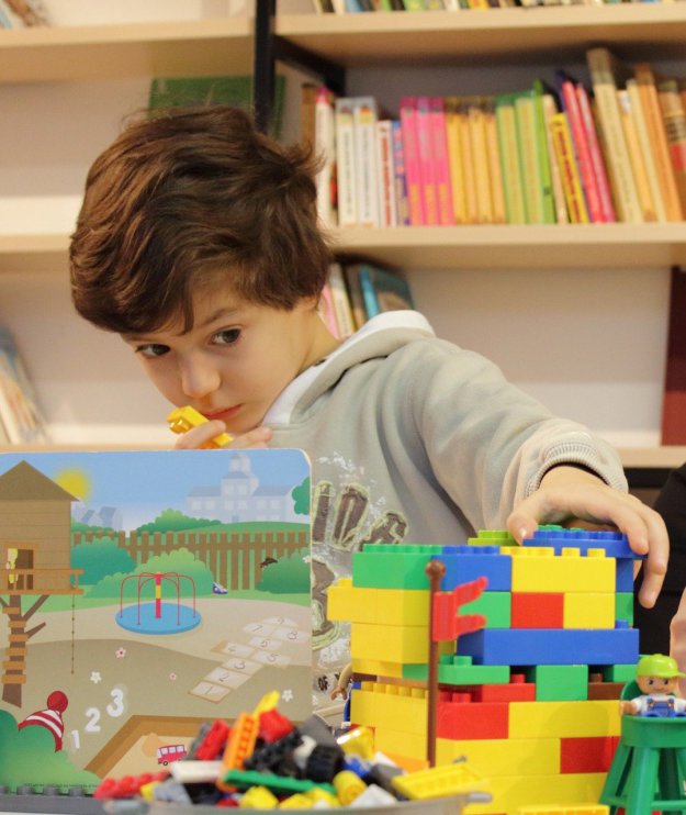 Klocki LEGO pomagają dzieciom z autyzmem