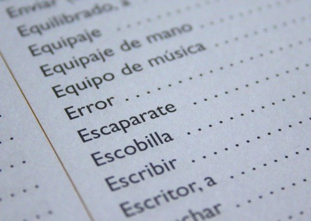 Sztuczna inteligencja pomoże pisać w języku hiszpańskim