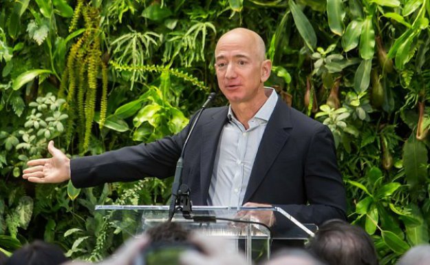 Jeff Bezos zrzeka się funkcji prezesa Amazona