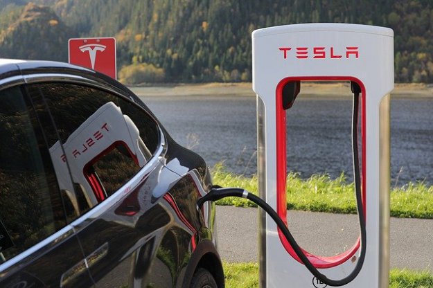Tesla uprzyjemni ładowanie akumulatorów?