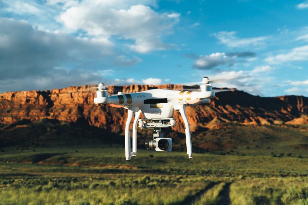 Pierwsze komercyjne dostawy dronami w USA