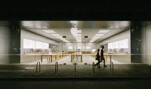 Apple zamyka sklepy