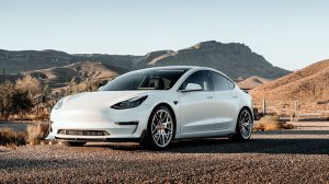 Tesla naprawi setki tysięcy swoich pojazdów